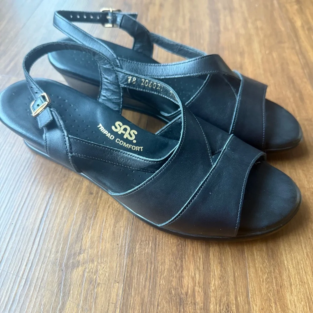 SAS Caress Cross Strap Wedge Sandal Black Leather Womens 7.5M Comfort Support - Picture 1 of 9